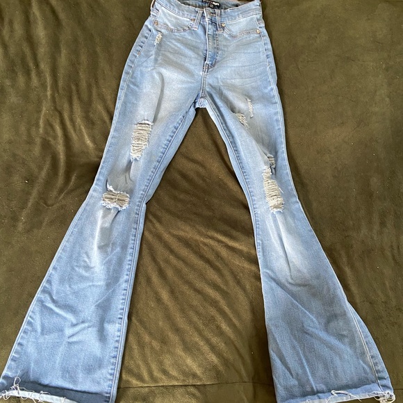 Fashion nova flare jeans - Picture 3 of 3